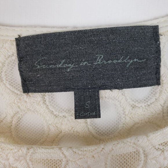Sunday in Brooklyn Crochet Lace Top Long Sleeve Sheer Ivory Womens Size Small - Picture 4 of 5